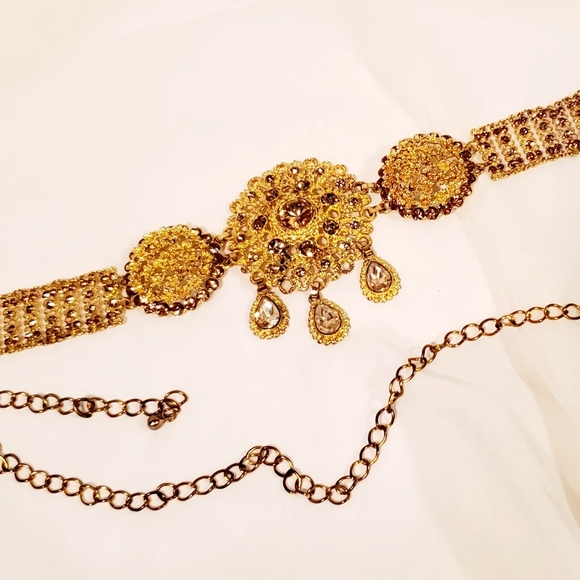 Charmed Pendant Golden Belt